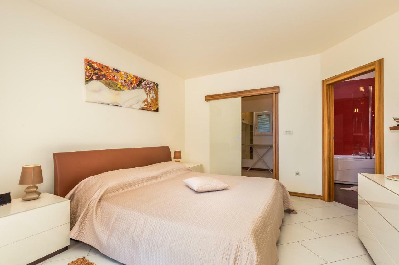 Apartamento Luxury Penthouse Prestige Near The Sea Opatija Exterior foto